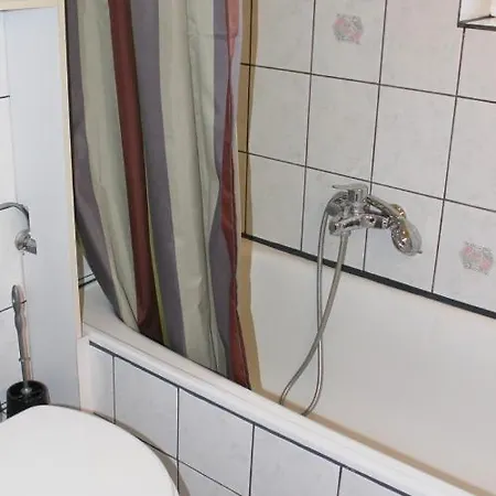 Parkresidenz - Whg 13 C Preisgünstige In Ruhiger Ortslage Apartment *